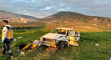 Akhisar'da Kavşakta Meydana Gelen Trafik Kazasında 3 Kişi Hayatını Kaybetti