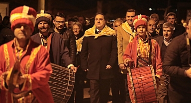ÇAMÖNÜ’NDE BAŞKAN DUTLULU’YA MEHTERANLI KARŞILAMA