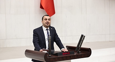 “HER FIRSATTA YAPTIKLARI YOLLARLA ÖVÜNENLER, AKHİSAR-GÖRDES YOLUNU GÖRMEZDEN GELİYOR”
