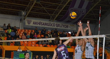 Voleybolda Derbi'yi Kazanan Akhisar Belediye Oldu 3-0