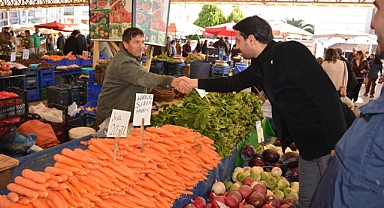 Yeniden Refah Partisi Akhisar Belediye Başkan Adayı Hızır ŞENOL cuma pazarın'da esnaf ziyareti gerçekleştirdi.
