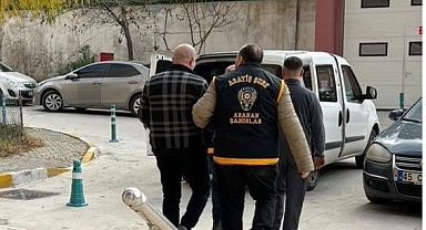 53 yıl hapis cezasıyla aranan şahıs polise yakalandı