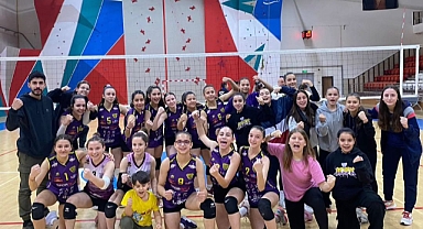 Akhisargücü Voleybolda Adını Çeyrek Finale yazdırdı