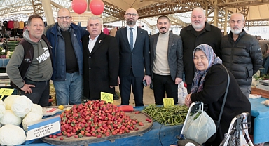 İYİ Partili Doğan, Cuma Pazarını ve Yörük ve Türkmenler Derneği’ni ziyaret etti