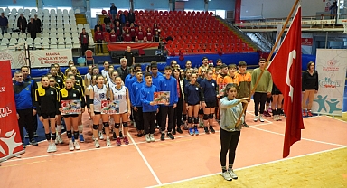 OKUL SPORLARI VOLEYBOL YARI FİNAL MAÇLARI SONA ERDİ