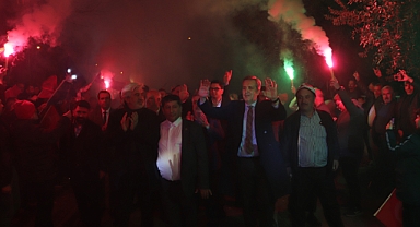 ÖMER İŞÇİ'NİN ULUCAMİ MİTİNGİNDE DEV KALABALIK