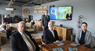 Ömer İşçi projelerini Grup Başkan Vekili Bahadır Yenişehirlioğlu ile birlikte açıkladı.