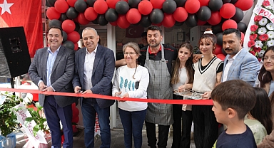 Akhisar'da Lezzetin Yeni Adresi Dinçer Kokoreç Açıldı