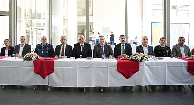 Akhisar'da Ramazan Bayramının birinci günü bayramlaşma töreni yapıldı