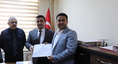 BAŞKAN ÜSTÜN DÖNMEZ MAZBATASINI ALDI