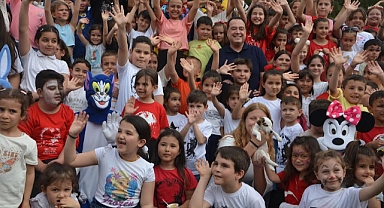 BİNLERCE ÇOCUK, GENÇ AKHİSAR BELEDİYESİNİN DÜZENLEDİĞİ 23 NİSAN ŞENLİĞİNDE UNUTAMAYACAKLARI BİR GÜN YAŞADILAR