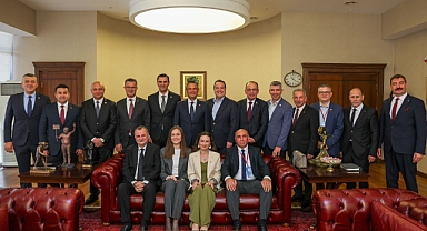  CHP İL BAŞKANI ÖZALPER YEREL YÖNETİMLER ÇALIŞTAYI’NA KATILDI GENEL MERKEZDE MANİSA FIRTINASI