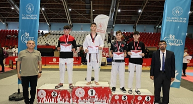 MANİSA’DA YAPILAN OKUL SPORLARI TAEKWONDO YILDIZLAR GRUP MÜSABAKALARI SONA ERDİ