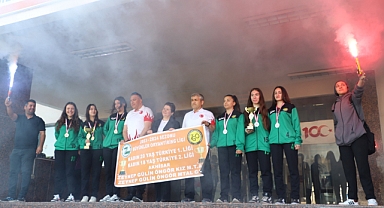 ZEYNEP GÜLİN ÖNGÖR’DE ORYANTİRİNGÇİLERE FESTİVAL TADINDA ÖDÜL TÖRENİ
