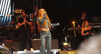 565. Akhisar Çağlak Festivali'nde Simge Muhteşem konser Verdi