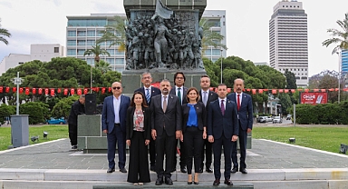 EGE ŞEHİRLERİNİN CHP’Lİ BAŞKANLARI İZMİR’DE BULUŞTU