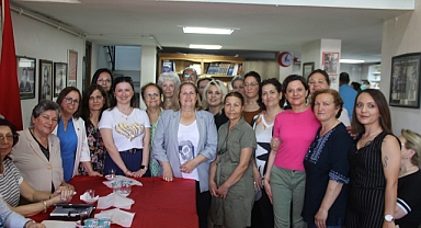 Akhisar CHP Kadın Kolları Başkanı Emine Güven Yeniden Başkan