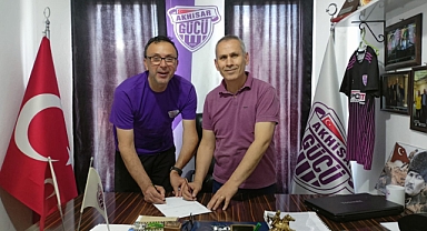 Akhisargücü SK Voleybol branşı Milli Antrenör Aydın Bilgiç'e teslim.