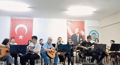 HALK EĞİTİMİ MERKEZİ MÜDÜRLÜĞÜNDEN MUHTEŞEM PİYANO VE GİTAR KURSU DİNLETİSİ