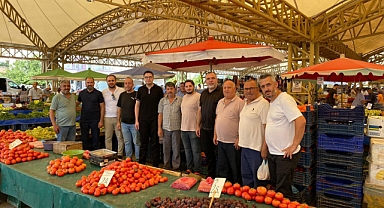 AK Parti Akhisar İlçe Teşkilatı Cuma Pazarı Esnafını Ziyaret Etti