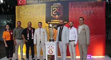 Akhisar'da Galatasaraylılar 24. cü şampiyonluğunu coşkuyla kutladılar