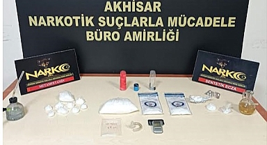 Akhisar'da Uyuşturucu Operasyonu 4 kişi Gözaltına Alındı