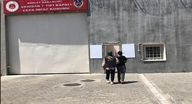 Akhisar'da 17 Yaşındaki Kadın Şüpheli Uyuşturucu Ticaretinden Tutuklandı