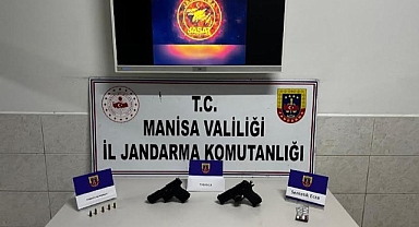 Akhisar'da Ruhsatsız Silah ve Sentetik Ecza Ele Geçirildi