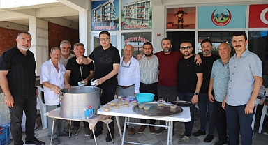Akhisar'da Yörükler ve Türkmenler Derneği'nden Aşure Etkinliği