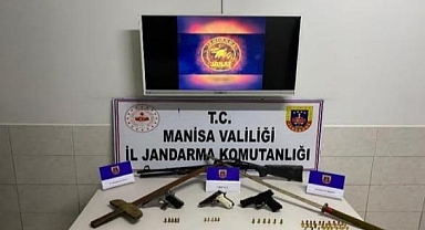 Akhisar'daki Operasyonda Çok Sayıda Silah Ele Geçirildi