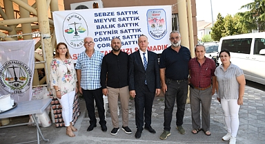 Akhisar Manavlar ve Pazarcılar Esnaf Odası'ndan Zafer bayraminın102.yildonumunde pilav hayrı