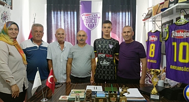 Genç yetenek Mert Akdeniz Akhisargücü'nde