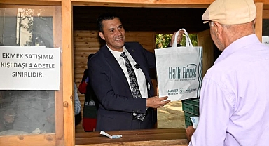 Halk Ekmeğin ilk satışlarını Başkan Zeyrek yaptı