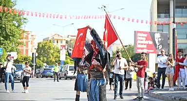 102 YILLIK GURUR AKHİSAR'DA COŞKUYLA KUTLANDI