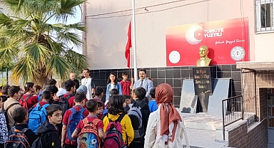 İlçe Milli Eğitim Müdürü Mükremin Karasu Akhisar 100.Yıl Ortaokulu'nda öğrencilerle bir araya geldi 