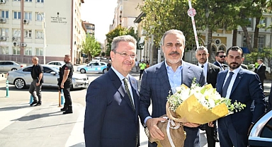Manisa’ya gelen Dışişleri Bakanı Hakan Fidan, Manisa Valiliğini ziyaret etti