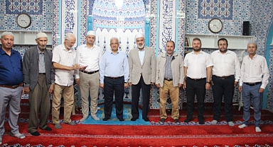 Prof. Dr. Mehmet Emin Ay, Akhisar'da Mevlid-i Nebi Haftası'nda Vatandaşlarla Buluştu