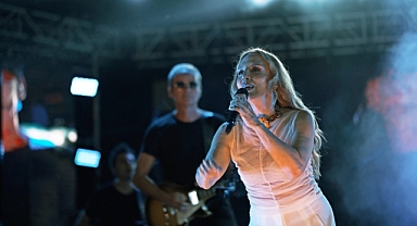 Sertab Erener, Akhisar'da Kurtuluş Günü Coşkusu Yaşattı