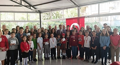 29 EKİM CUMHURİYET BAYRAMI ETKİNLİKLERİ KAPSAMINDA DÜZENLENEN YARIŞMALARDA DERECEYE GİREN ÖĞRENCİLER ÖDÜLLENDİRİLDİ