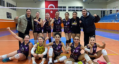 Akhisargücü Genç Kız Voleybol takımı Manisa Şehzadelere Set Vermedi 3-0