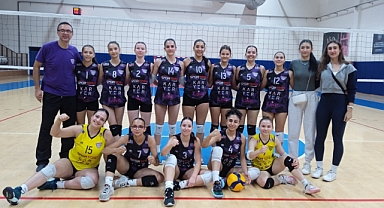 Akhisargücü Genç Kız Voleybol takımı Set vermeden Kazandı 0-3