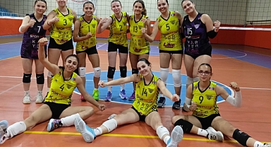 Akhisargücü Genç Kız Voleybol takımı Soma Ilgaz Voleybol'a karşı üstün tamamladı 3-1