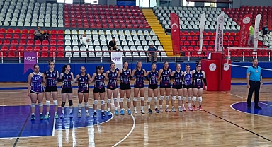 Akhisargücü Voleybol A Takımı Denizli Uğur Okullarına 3-0 mağlup oldu