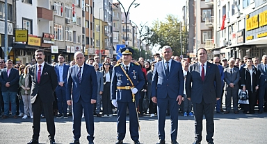 Cumhuriyet Bayramı 101. yılı çelenk sunma töreniyle başladı