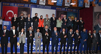 Akhisar AK Parti'de İsmail Ahmet Sözcüer yeniden Başkan