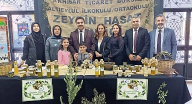 Akhisar'da Öğrenciler Zeytin Hasat Şenliğini Coşkuyla Kutladı