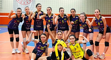 Akhisargücü Manisa Gelişim Kız Voleybol Takımını Eli Boş Gönderdi 3-1