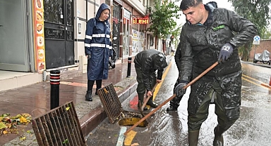 Büyükşehir ve MASKİ Ekipleri Siddetli Yağış ve Fırtınaya Karşı Sahada