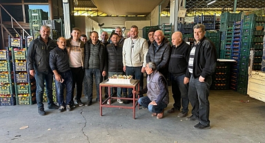 Özkaymak Sebze Meyve 4.Yılını Pasta Keserek kutladı
