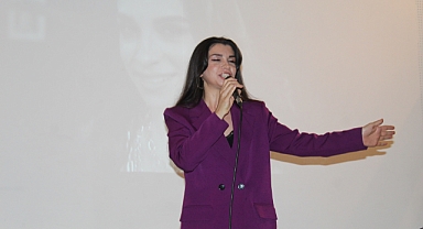Sanatın Rüzgarı Esti: Şiir ve Türküyle Dolu Bir Gece